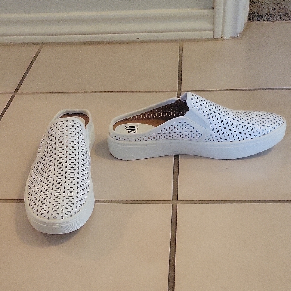 Sofft white size 6.5 mules
